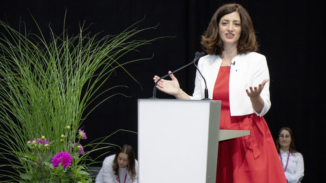 «Es ist nicht entscheidend, woher man kommt» Ylfete Fanaj hält eine Rede.