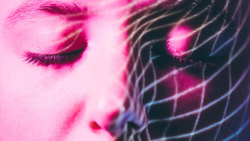 Deepfake-Pornos: Virtuelle Gewalt ist Körperverletzung Sinnliche Nahaufnahme eines Frauengesichts - KI-Anbieter sollen sexualisierte Deepfakes stoppen. Der Nationalrat fordert die Regierung zum Handeln auf