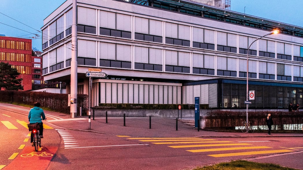 Doppel-Professor tritt jetzt ganz ab Zentrum für Zahnmedizin der Universität Zürich