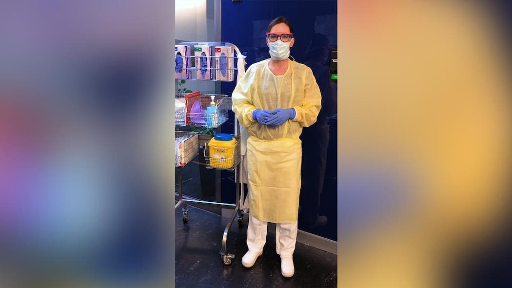 Wie schützt sich Spitalpersonal vor Infektion? Gesundheit! Danke. – Schutzanzug