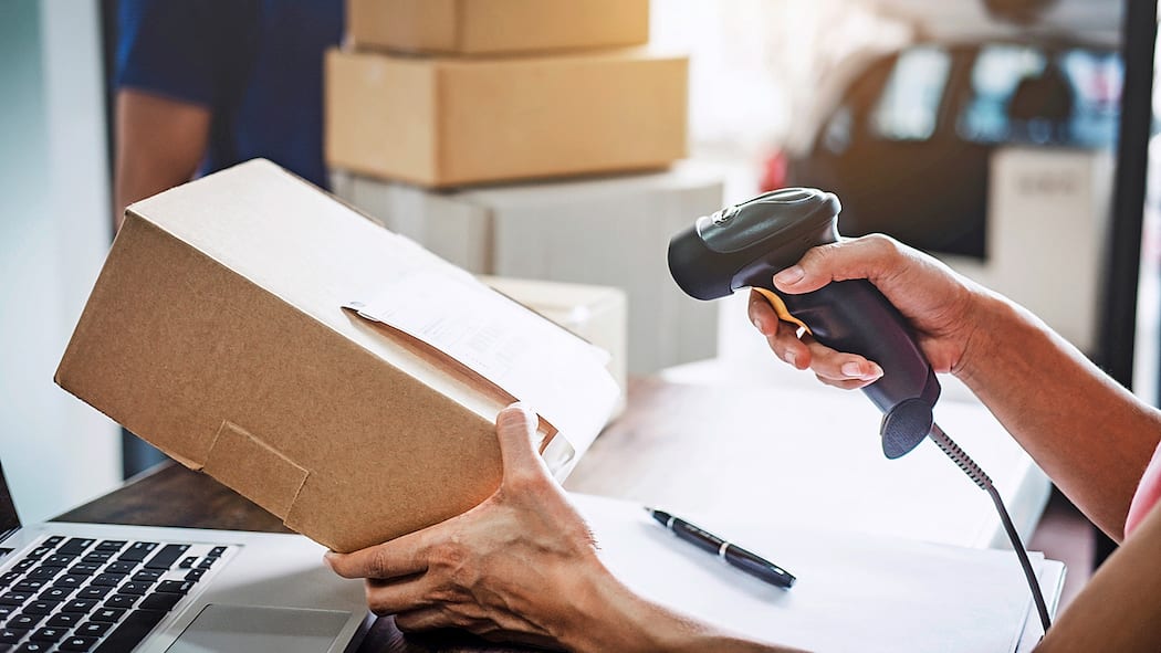 Viel Bürokratie für ein Päckli mit vier Büchern Paket wird gescannt.