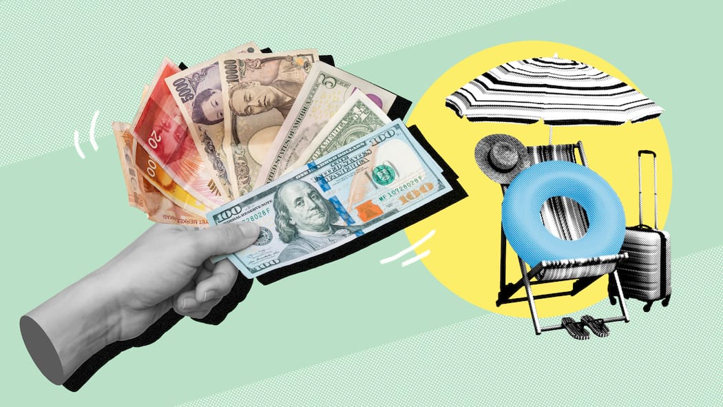 Bezahlen im Ausland – so sparen Sie sich die Extrakosten Collage mit Geldnoten und einem Liegestuhl: Bezahlen im Ausland, besser Bar oder mit Karte?