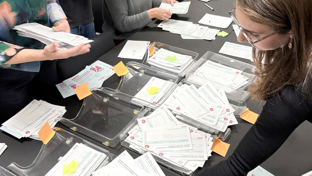 Genug gezahlt! Beobachter-Petition trifft einen Nerv Auszählung der per Post eingegangenen Unterschriften-Bögen der Beobachter Krankenkassenprämien-Petition. Redaktionskonferenz 13.10.25