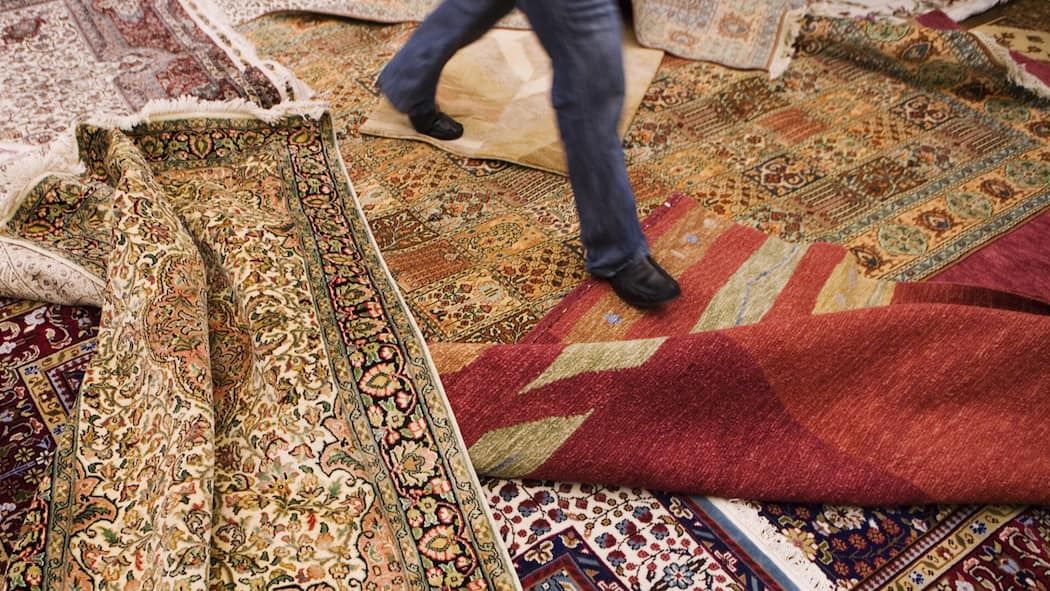 Auktionshaus wollte 7000 Franken für Teppichreinigung Mehrere Orientteppiche - Als Vera Kurtz die Teppiche ihrer Eltern verkaufen will, wendet sie sich an ein Auktionshaus. Doch dieses ist mehr Schein als Sein