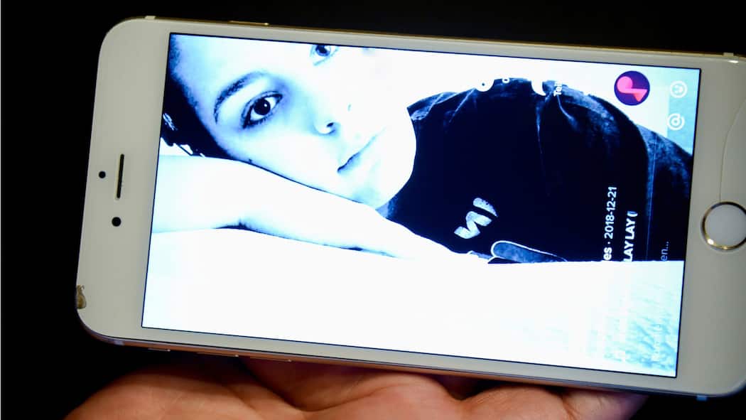 Die Schweiz war für Susanna ein Zuhause. Nie aber ein Daheim Foto von Susanna auf einer Handy