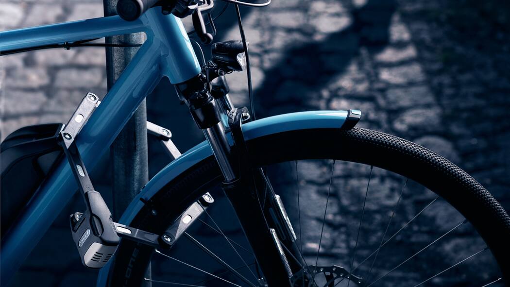 Was bringen smarte Schlösser fürs Zweirad? Ein Fahrrad wurde mit einem digitalen Veloschloss zum Schutz vor Diebstahl abgesichert. Was bringen solche elektronischen Veloschlösser gegenüber handelsüblichen?