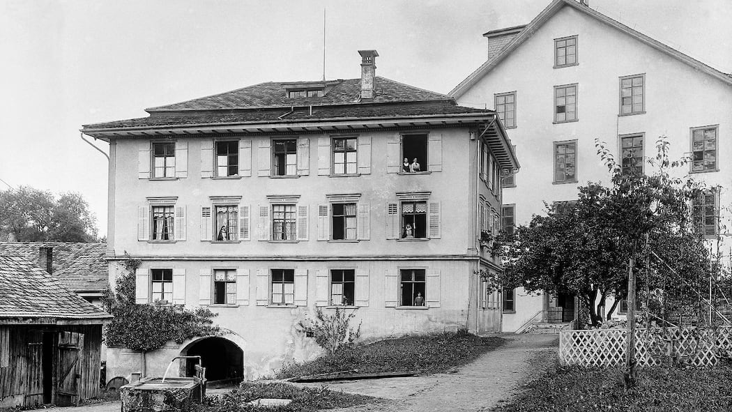 Der Beobachter fordert: Reiner Tisch bei Zwangsarbeit Die Spinnerei in Dietfurt (Foto etwa aus dem Jahr 1910)