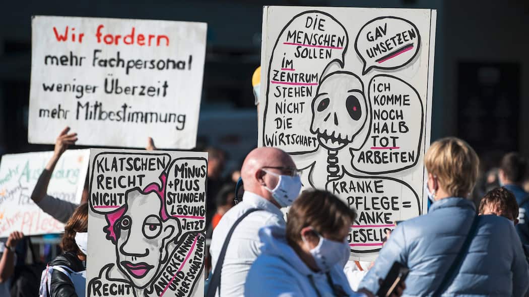 Der schlechte Lohn ist nicht ihr grösstes Problem Demo des Pflegepersonals für bessere Arbeitsbedingungen auf dem Bundesplatz in Bern am 31. Oktober 2020