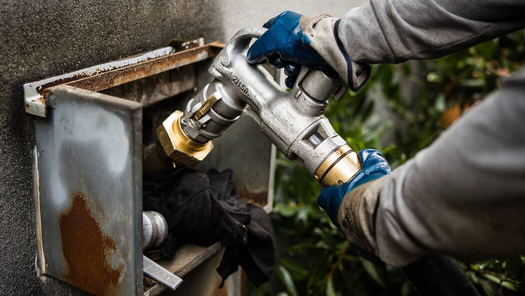 Diesen Bonus bekommen alle – aber niemand merkts Heizöl wird geliefert: CO₂-Abgabe: Rückverteilung an die Bevölkerung – so funktionierts; Die CO₂-Abgabe bringt uns jeden Monat Geld. Warum sie trotzdem unbeliebt ist – und was Bundesbern jetzt tut.