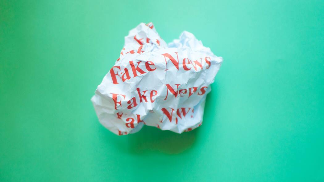 Fake News entlarven – eine Anleitung Symbolbild Fake News