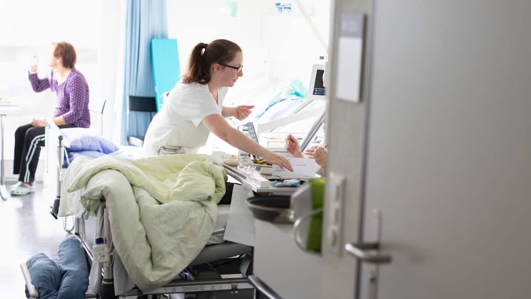 Der Handlungsbedarf bleibt gross Pflegefachfrau im Einsatz