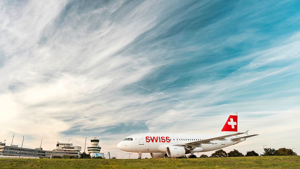 Schweizer klagen mit Vorteil in der EU Swiss-Flugzeug auf dem Flughafen