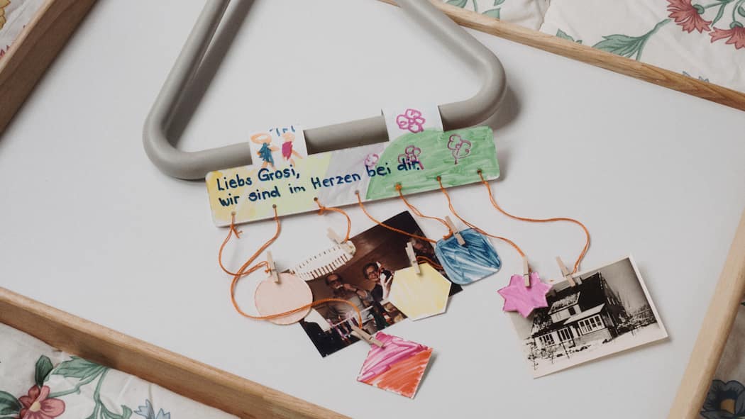 Auch Sterbende haben ein Recht auf Schönes Mobile mit kleinen Dingen für die Grossmutter