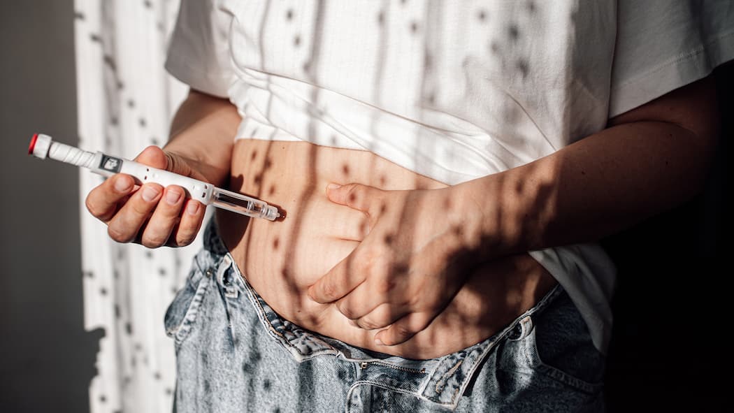 «Ich war sehr schnell satt, aber mein Kopf wollte weiteressen» Abnehmspritze Wegovy und Ozempic; Beobachter PlusBetroffene erzählen Das ist die Kehrseite des Hypes um Abnehmspritzen Das Interesse an Spritzen, die zu Gewichtsverlust führen, ist ungebrochen. Doch die unerwünschten Wirkungen sind teils gravierend. Vier Betroffene erzählen.