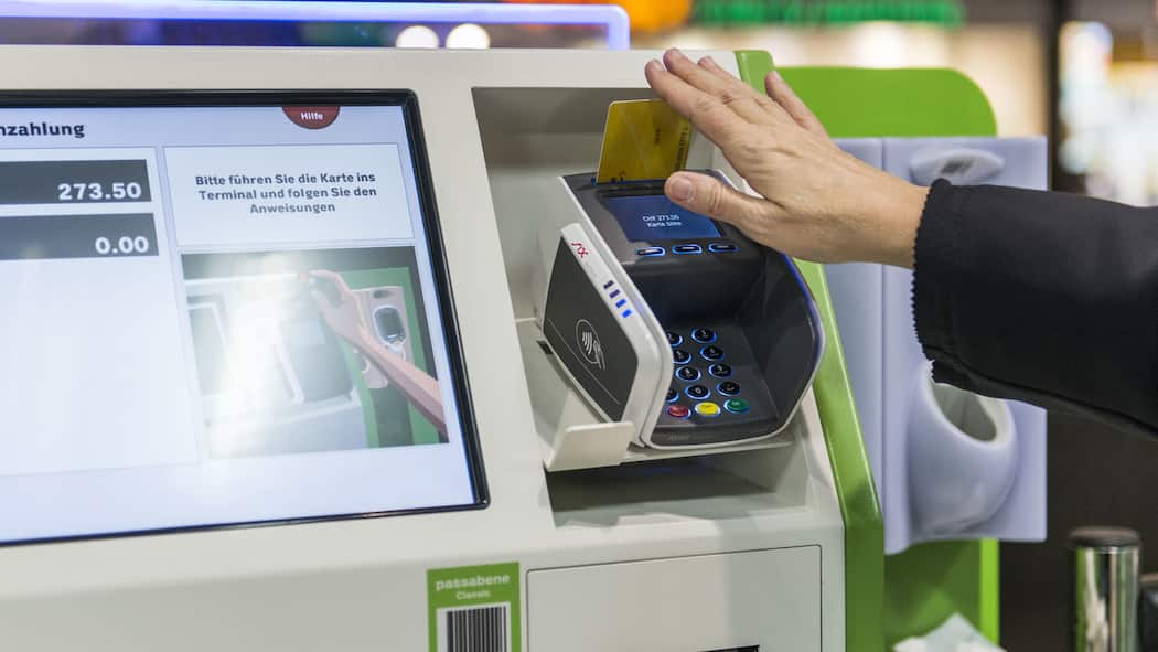 Wie Coop aus Brot teure Zahnpasta macht Selbstbedienungskasse