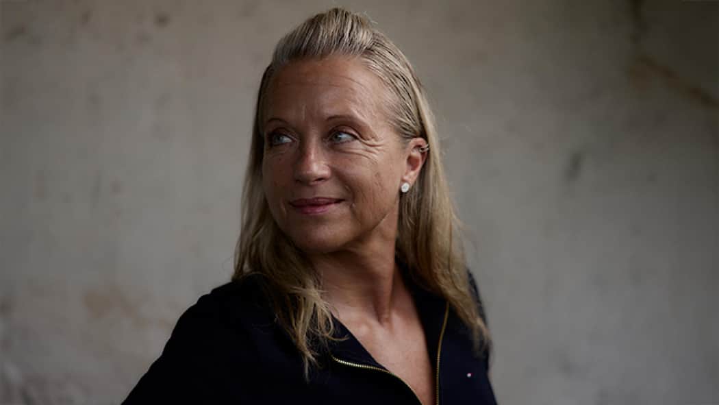 Nicole Dills Kampf ist noch nicht vorbei Nicole Dill war Opfer eines brutalen Mord-Versuchs durch ihren ehemaligen Partner. Was sie damals nicht wusste: Er hatte bereits eine Frau ermordet. Die Behörden warnten sie nicht. Fotografiert in Meggen, Luzern auf einer Wiese in der Nähe ihrer Pr…