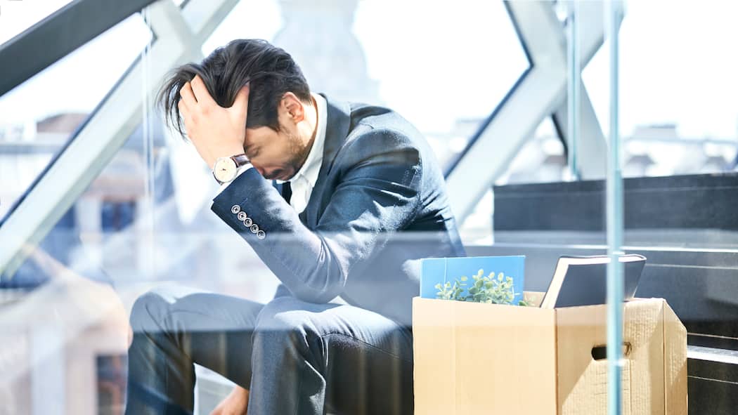 Habe ich das Recht auf eine Begründung? Angestellter am Boden zerbrochen