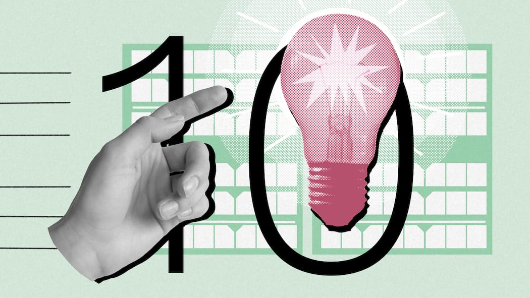 Die 10 besten Steuertipps Collage mit der Zahl zehn und einer Glühbirne - Alle müssen die Steuererklärung ausfüllen - mit Betonung auf müssen. Mit diesen zehn Tipps gehen Sie Schritt für Schritt und ohne Stress vor