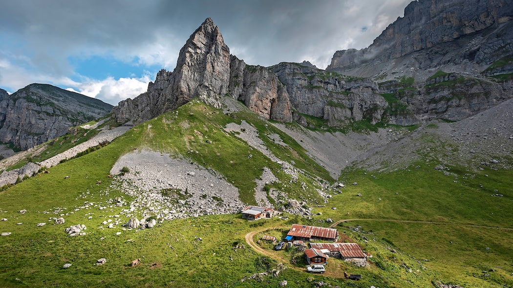 Hier wandern Sie durch die Kult-Filmkulissen der Schweiz Alp Mettenen UR: Hier wurde für die Filme «Sennentuntschi» und «Hoehenfeuer» gedreht