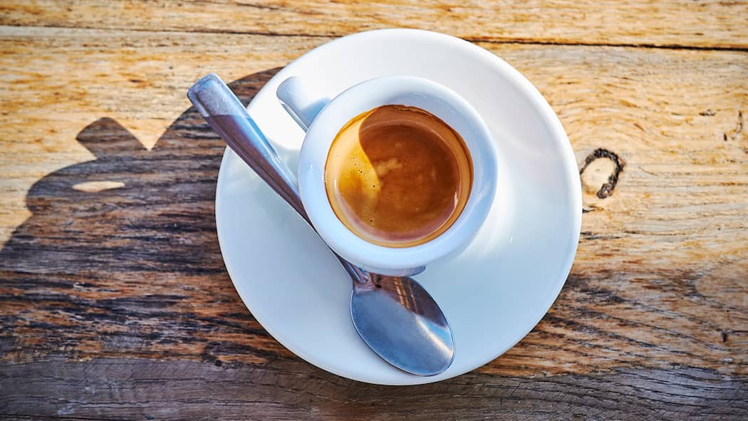 10 Fakten zu Kaffee Schädlich oder nicht für den Körper? Eine Tasse Kaffee.