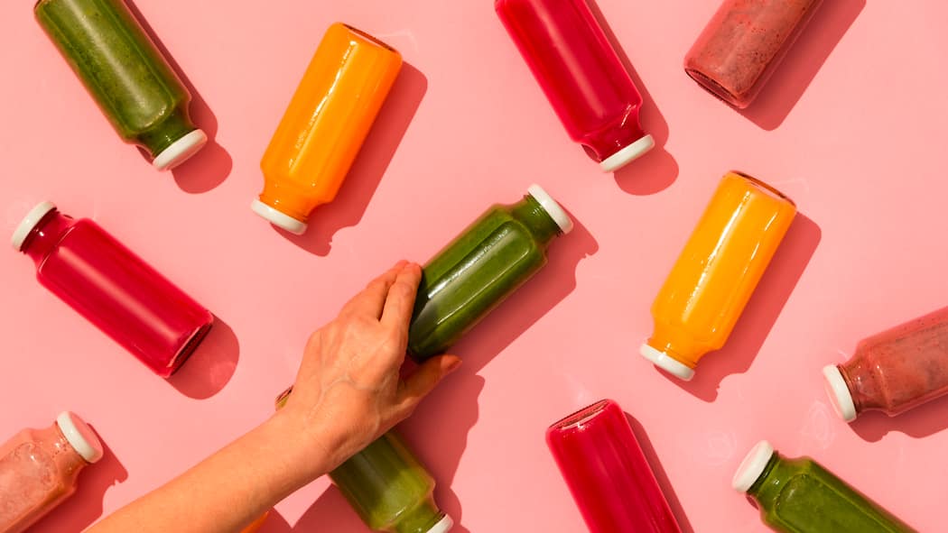 «Saftkuren haben keinen nachhaltigen Effekt» Verschiedene Säfte für eine Saftkur.