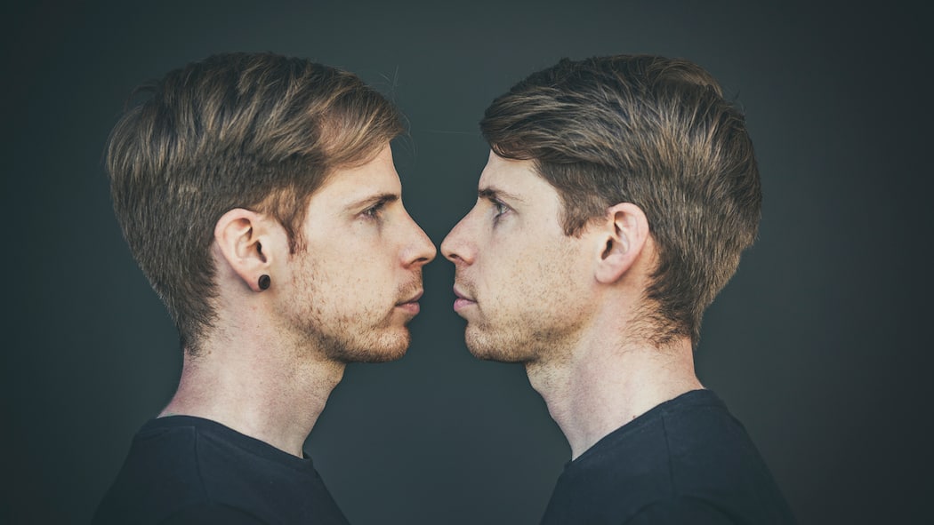 «Wir brauchen Zonen ohne Wettkampf» Zwillinge schauen sich aus nächster Nähe direkt in die Augen