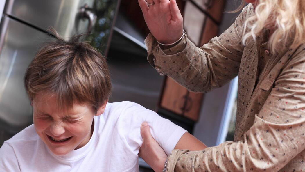 «Gewalt ist dann verboten. Jegliche Gewalt. Punkt.» Kind wird geschlagen