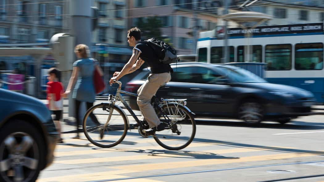 Können Velofahrer eigentlich machen, was sie wollen? Velofahrer auf Fussgängerstreifen