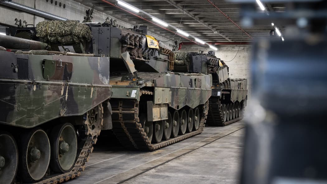 Schimmlige Panzer für Deutschland: Preis soll offengelegt werden 25 davon verkaufte die Schweiz nach Deutschland:Kampfpanzer des Typs Leopard 2 A4