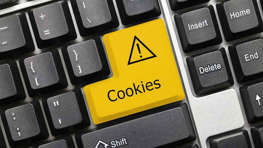 Warum muss ich ständig Cookies akzeptieren? Auf einer Computertastatur wurde die Enter-Taste in eine gelbe Cookie-Taste umgewandelt.