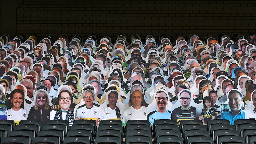 «Dann können Dinge passieren, die undenkbar waren» Kartonaufsteller im Fussballstadion «Borussia-Park» in Mönchengladbach