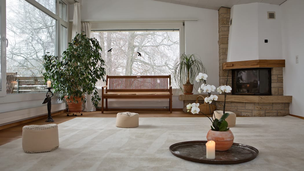 Finanzieller Tiefschlag für die Kirschblüten-Sekte Reportage über die Kirschblütengemeinschaft rund um Dr. med. P. Samuel Widmer in Lüsslingen-Nennigkofen, Kanton Solothurn. Auf dem Bild eine der Therapieräumlichkeiten der Kischblütengemeinschaft