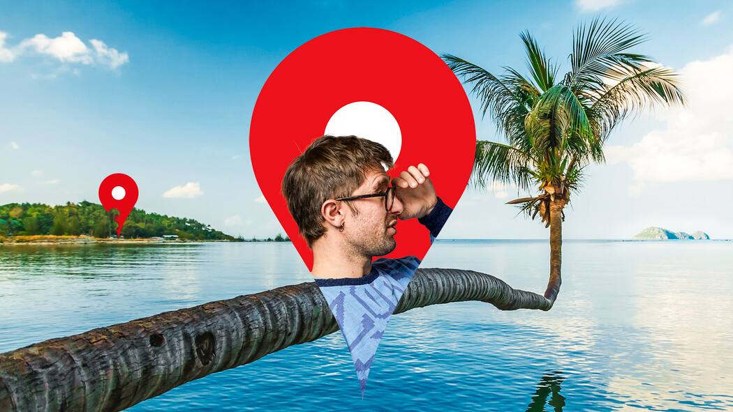 Die Welt ist nicht genug Palme über Wasser mit blauem Himmel mit Google Maps Pin, in dem Beobachter-Redaktor Daniel Faulhaber zu sehen ist. Reisen hat sich verändert. Auch deshalb, weil wir im Internet schon alles gesehen haben. Wie es unserem Autor ergangen ist in dieser Erlebniskernschmelze zwischen Online und Offline.