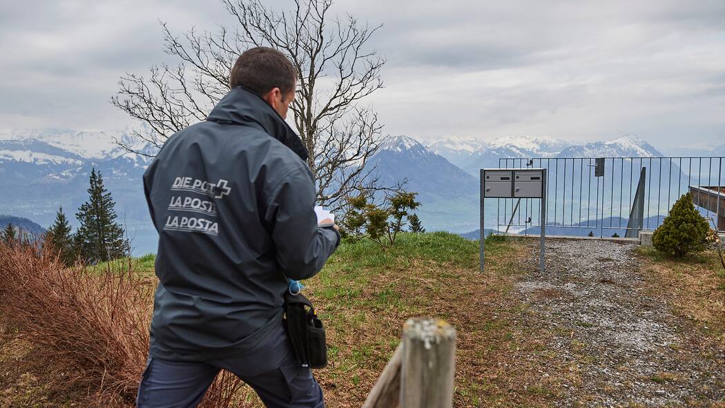 Die Post dem Pöstler mitgeben? Ja! Post, Briefträger: Die Post dem Pöstler mitgeben? Ja! Die Post will 170 Filialen schliessen. Für manche Kundinnen und Kunden bringt das sogar Vorteile.