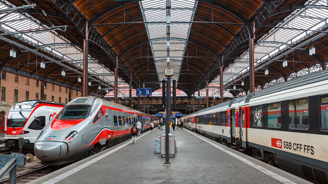 Sorry, aber die Italiener sind besser Bahnhof Basel mit Zügen von SNCF und SBB; SBB Sorry, aber die Italiener sind besser Die SBB haben es wegen ihrer mässig kundenfreundlichen Rückerstattungspolitik bei einem internationalen Ranking nur auf Platz zwei geschafft. Wie Sie trotzdem zu ihrem Geld kommen, sagt Ihnen der Beobachter.