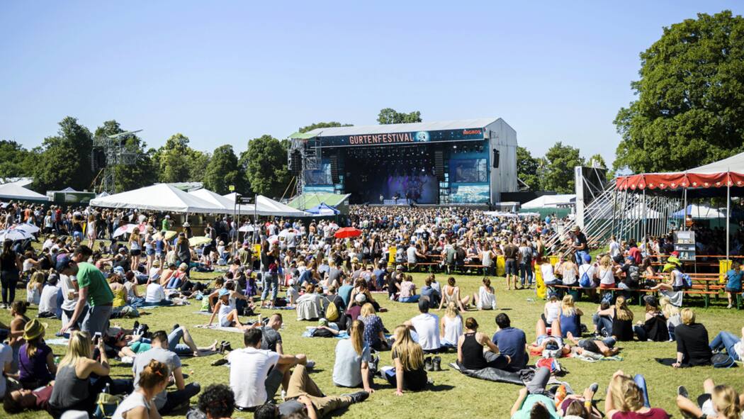 Wie hoch dürfen Vorverkaufsgebühren sein? Blick auf die Hauptbühne des Gurtenfestivals