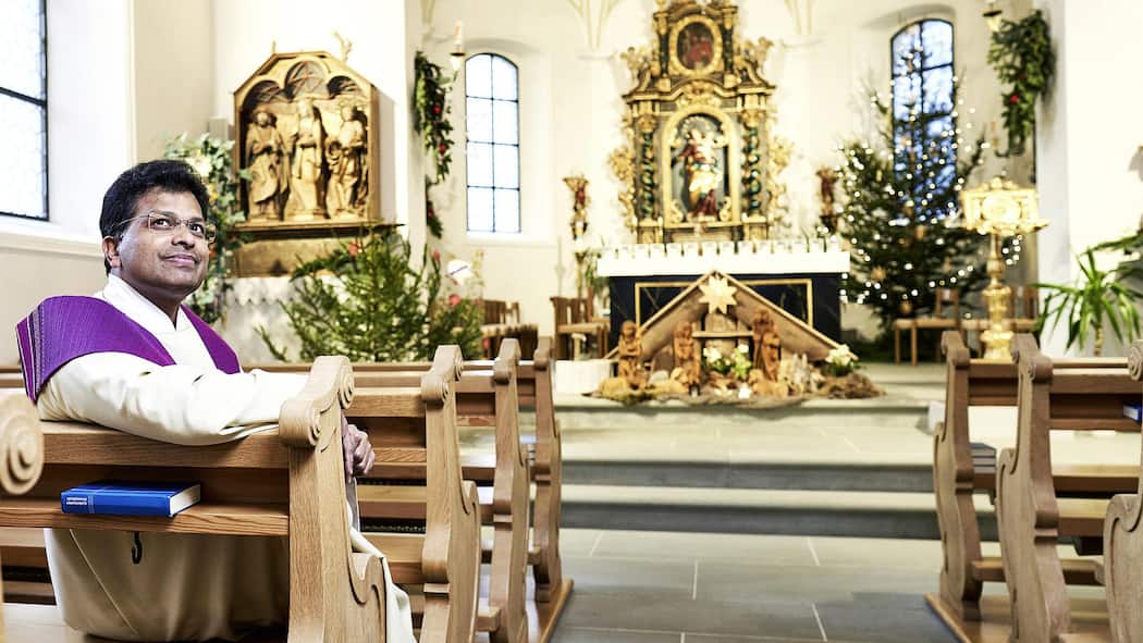 Wie die Kirche gegen Personalmangel vorgeht Pfarrer D'Almeida