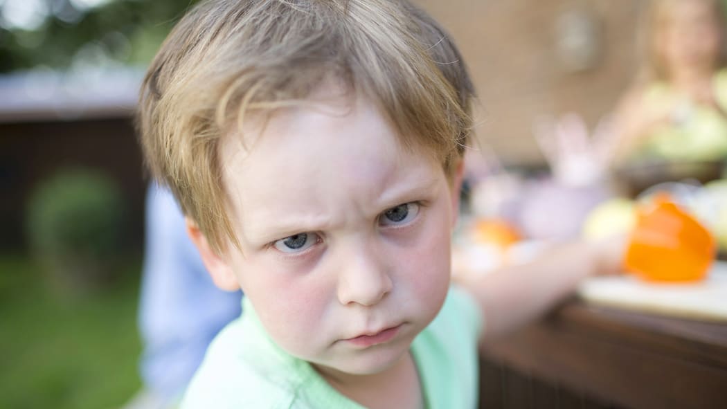 Kind! Sag uns, was du fühlst Gefühle bei Kindern