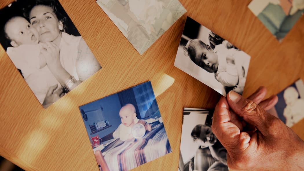 Schweizer Babys in alle Welt exportiert Später verschwanden sie: Pflegekinder, die in der Familie von Zeitzeugin Erica B. aufgenommen worden waren.