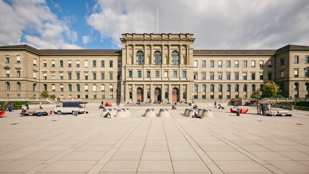 ETH-Profs bekommen mehr Geld – Doktorierende gehen leer aus An der ETH gibt es nicht für alle Forschenden einen Teuerungsausgleich.