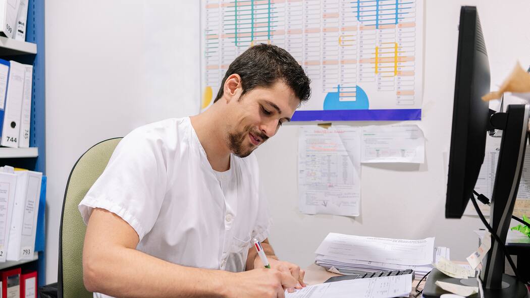 Welche Rechte haben Patienten? Photographs of the entire hospital pharmacy area within a hospital.