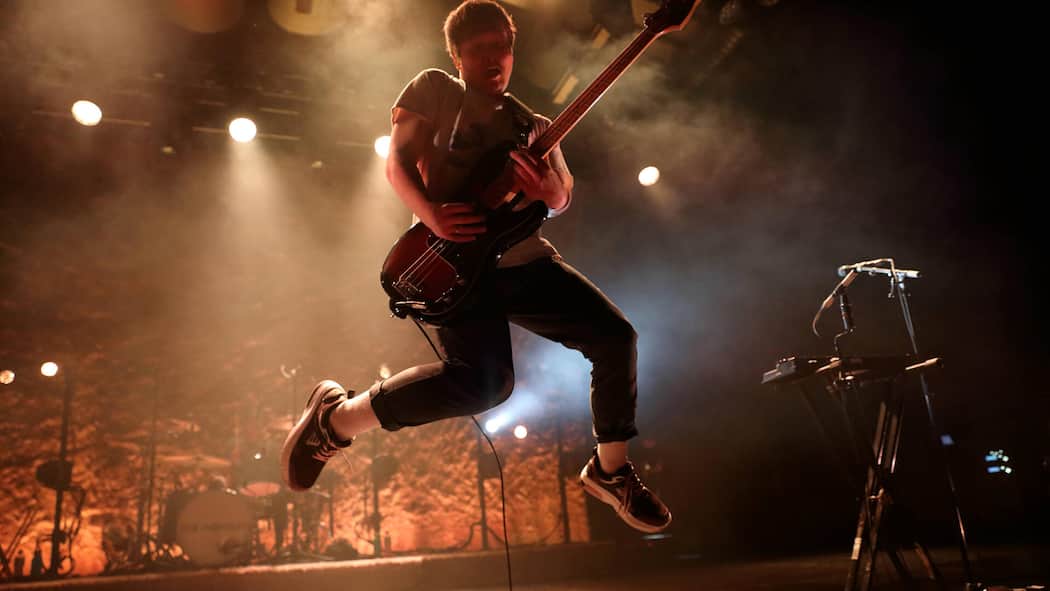 Fans hängen seit Monaten in der Warteschleife fest – das gilt rechtlich Entertainment Bilder des Tages Tord Overland Knudsen von der Band The Wombats bei einem Konzert in der Columbiahalle in Berlin, 7. April 2025. The Wombats Konzert Berlin *** Tord Overland Knudsen from the band The Wombats at a concert in the Columbia…