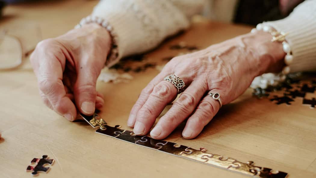 Wie eine 72-Jährige mit einem Brocki-Puzzle neue Kraft findet Eine 72-jährige Seniorin findet mit einem Brocki-Puzzle neue Kraft.