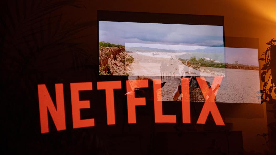 Schweizer haben bei Netflix das Nachsehen Netflix-Logo auf Bildschirm - Wer in Europa wohnt, hat gute Chancen, Geld von Netflix zurückzubekommen. Schweizer allerdings bleiben aussen vor – auch wegen Bundesbern