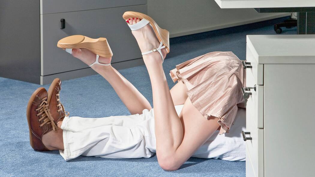 Wenns knistert im Büro Liebe am Arbeitsplatz