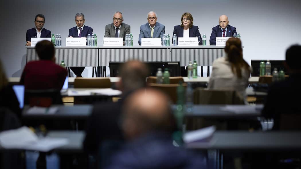 Spitalratspräsident André Zemp: «Das ist erschütternd und vernichtend» Pressekonferenz der Kommission - Herzchirurgen, die zu aggressiv operieren, ein experimentelles Implantat, ein Klinikchef mit finanziellen Interessenkonflikten: Ein Bericht dokumentiert das institutionelle Versagen am Unispital Zürich in der Zeit unter Francesco Maisano