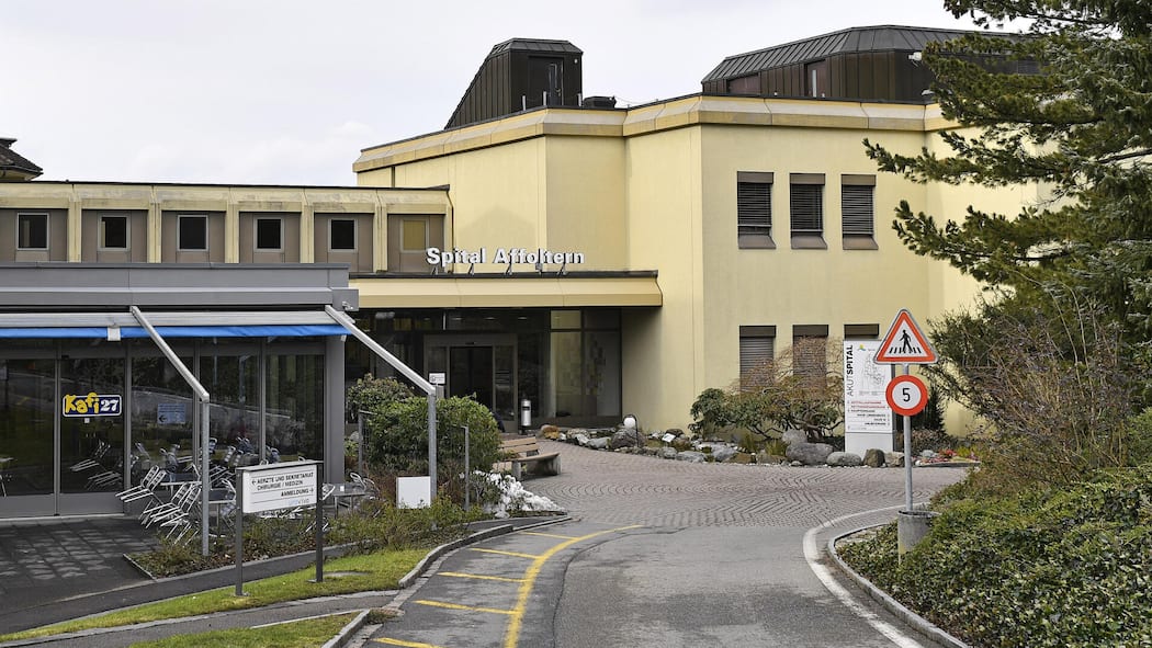 Teurer Goldschmuck von Patientin verschwunden – Spital bietet nur Trostpflaster Das Spital Affoltern, am Dienstag, 12. Februar 2019, in Affoltern am Albis. Das Spital Affoltern steht vor der Schliessung. Der Stadtrat von Affoltern am Albis sieht keine Perspektiven fuer das einzige Spital im Zuercher Saeuliamt. Die bevorstehende …