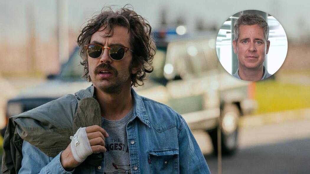 «‹Tschugger› muss keine Eintagsfliege bleiben» Polizist Bax aus der Serie «Tschugger» mit eingebundener Hand und Beobachter-Redaktor Peter Aeschlimann.