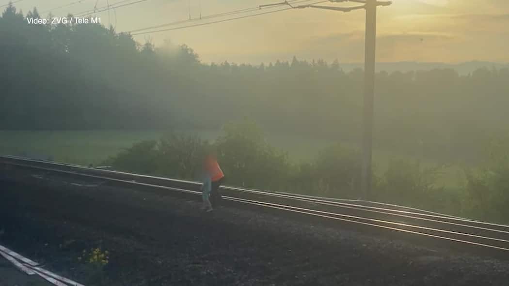 Video von der Rettungsaktion Kind von Gleis gerettet
