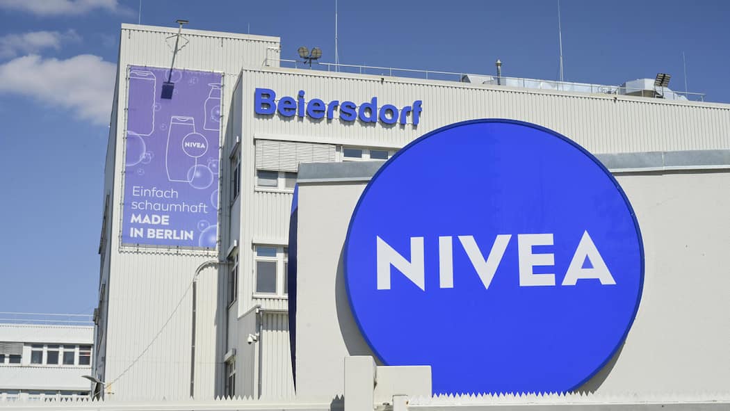 So wehren sich Firmen gegen den Schweiz-Zuschlag Beiersdorf Manufacturing, Franklinstrafle, Charlottenburg, Charlottenburg-Wilmersdorf, Berlin, Deutschland *** Beiersdorf Manufacturing, Franklinstrafle, Charlottenburg, Charlottenburg Wilmersdorf, Berlin, Germany